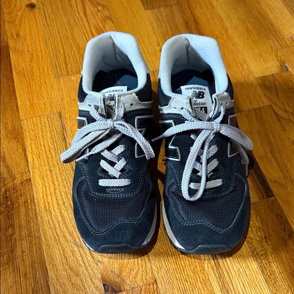 New Balance Women's Black and Gray Sneakers